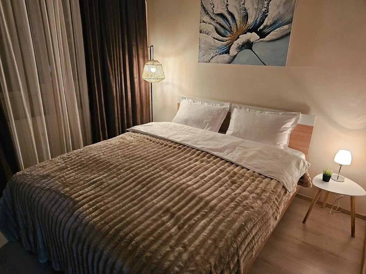 O Apartament - Free Parking Boekarest 0*,  Roemenië